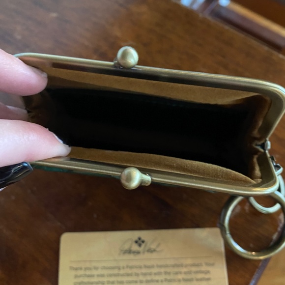 Brand New Patricia Nash Green Leather Embossed Floral Pattern Coin Purse - Picture 3 of 6